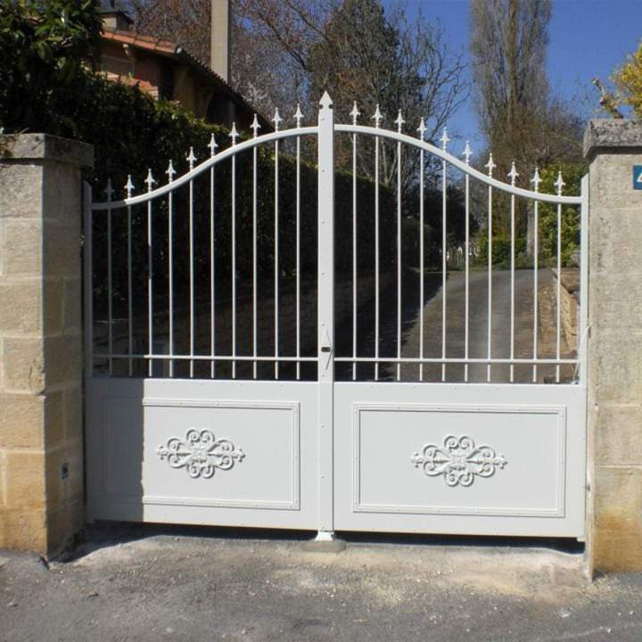 Installation de portails métallliques Rouillé